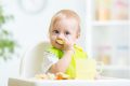 Rozszerzenie diety niemowlaka metodą BLW – dlaczego warto?