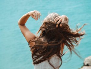 Regeneracja włosów po lecie – postaw na te zabiegi