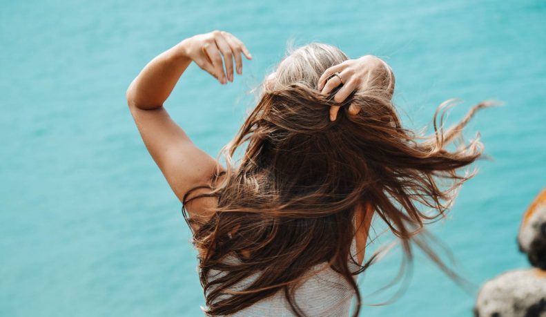 Regeneracja włosów po lecie – postaw na te zabiegi